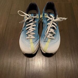 On Cloud Running Shoes - Cloudflow - Women's Size 6 (Light Blue/Yellow)